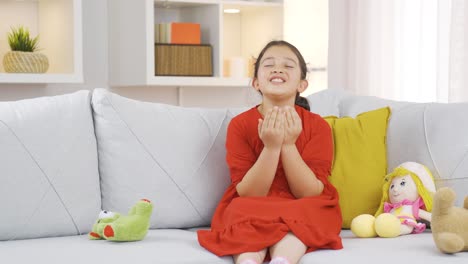 Girl-child-praying,-asking-Gods-well-wishes.